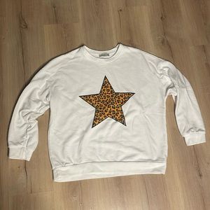 Carla Giannini White Crewneck Sweater.‎ Made in Italy. Size 6.